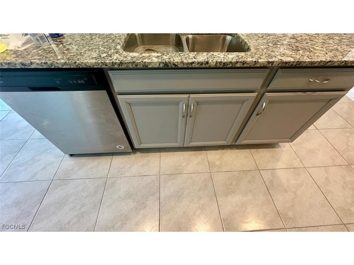 3034 Royal Gardens Avenue Fort Myers FL 33916 2025022963 image5