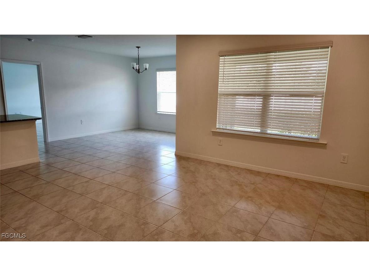 3034 Royal Gardens Avenue Fort Myers FL 33916 2025022963 image9