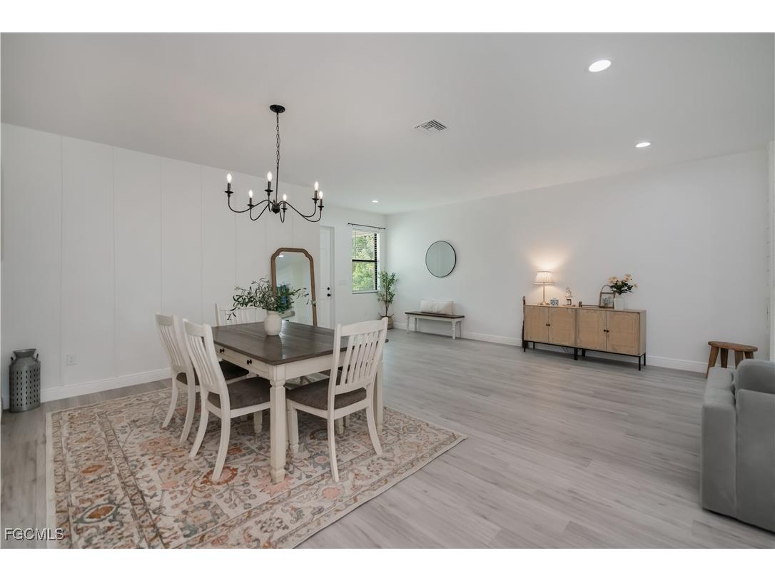 3037 Harvard Circle Labelle FL 33935 2025008470 image10