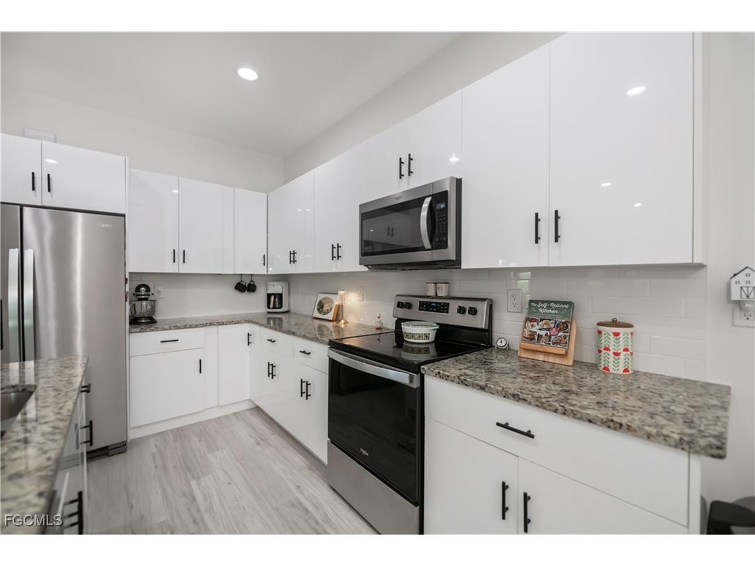 3037 Harvard Circle Labelle FL 33935 2025008470 image12