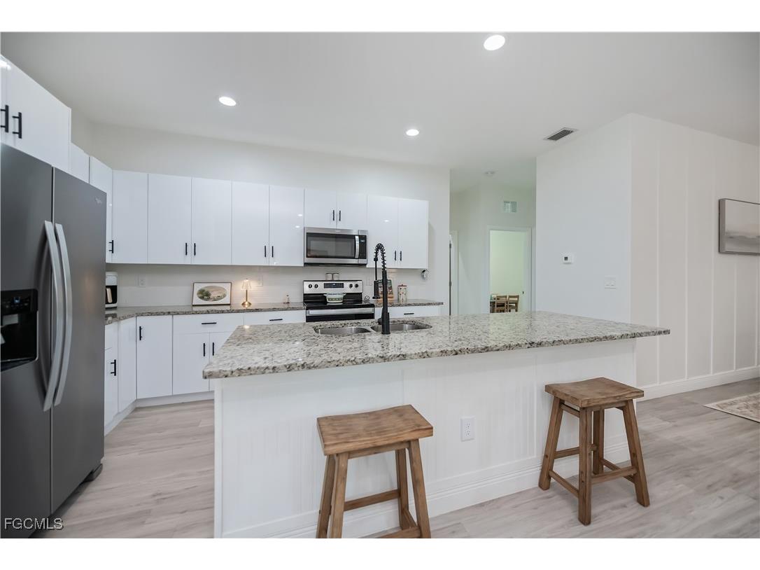 3037 Harvard Circle Labelle FL 33935 2025008470 image14