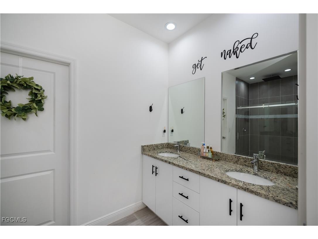 3037 Harvard Circle Labelle FL 33935 2025008470 image18