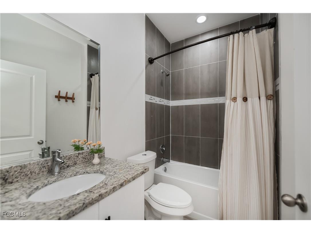 3037 Harvard Circle Labelle FL 33935 2025008470 image23