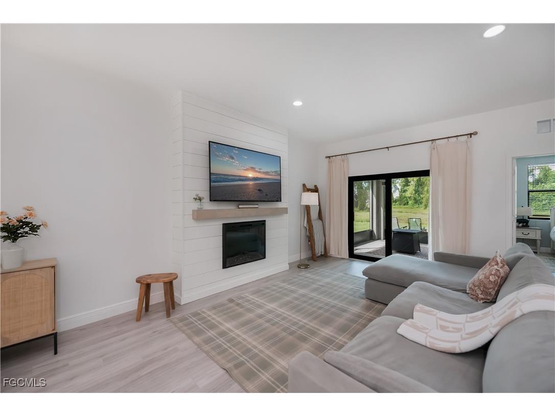 3037 Harvard Circle Labelle FL 33935 2025008470 image5