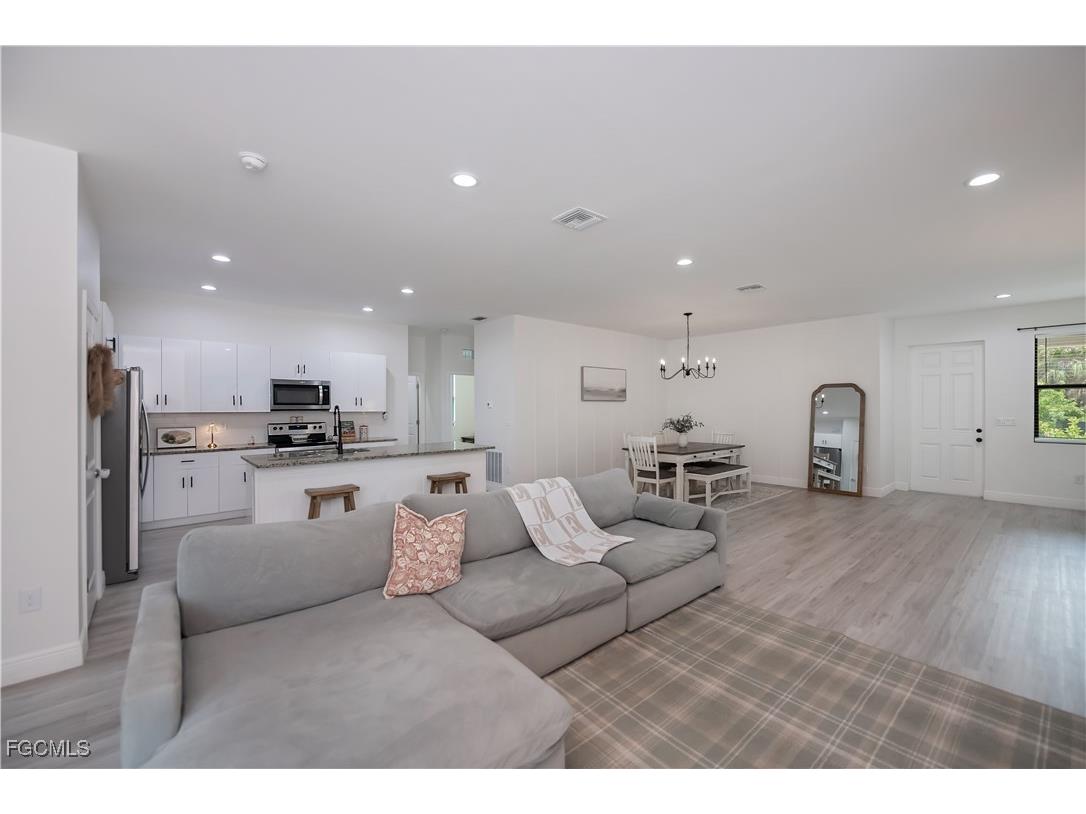 3037 Harvard Circle Labelle FL 33935 2025008470 image7