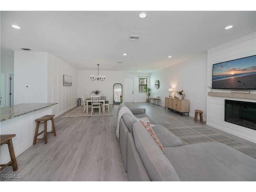 3037 Harvard Circle Labelle FL 33935 2025008470 image8