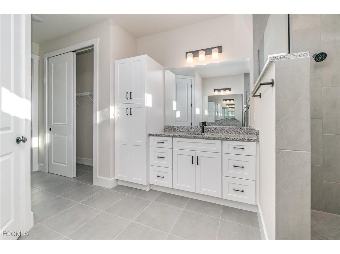 3039 NW 2nd Place Cape Coral FL 33993 2025025012 image10