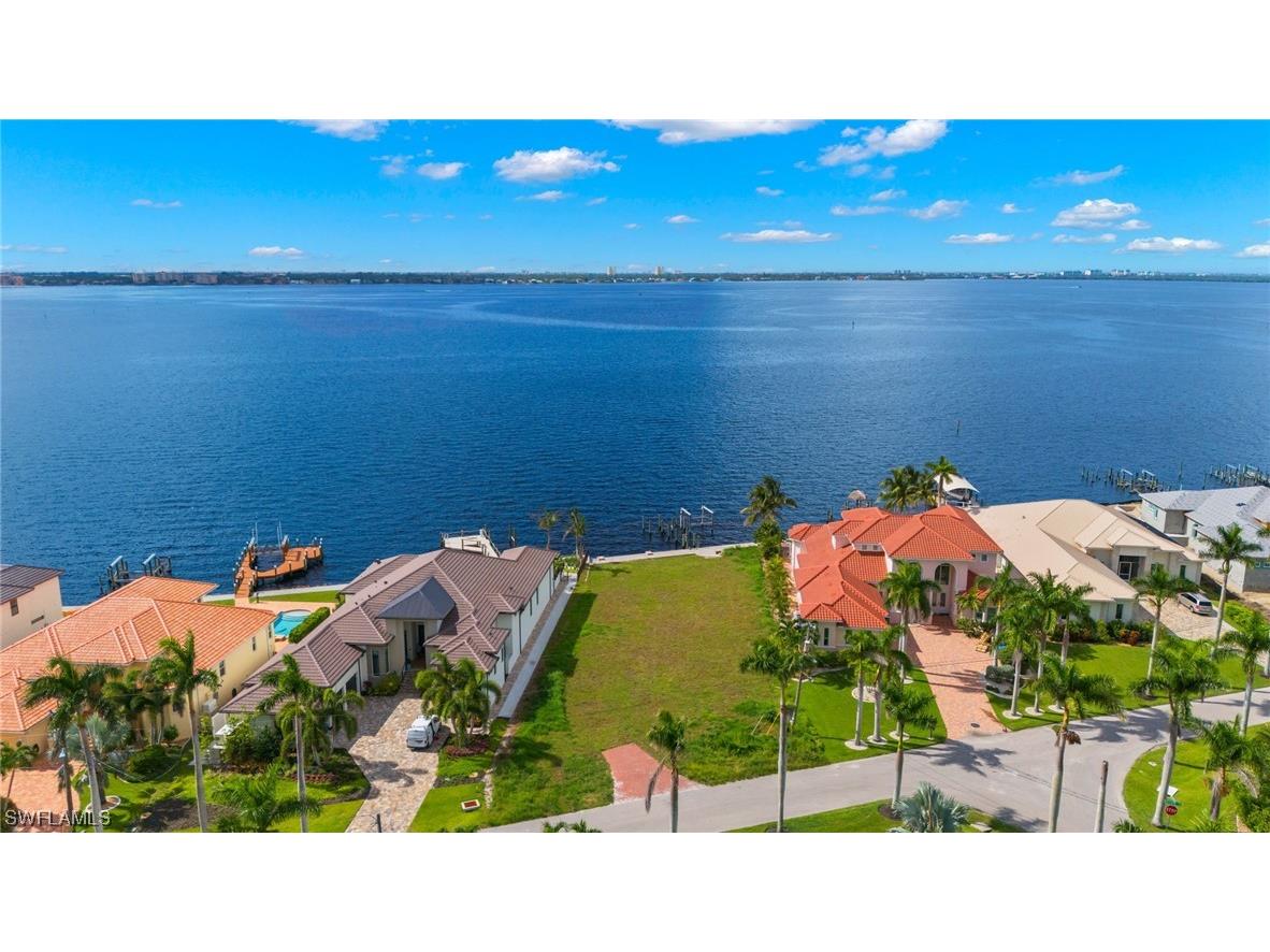 304 Bayshore Drive Cape Coral FL 33904 223060926 image1