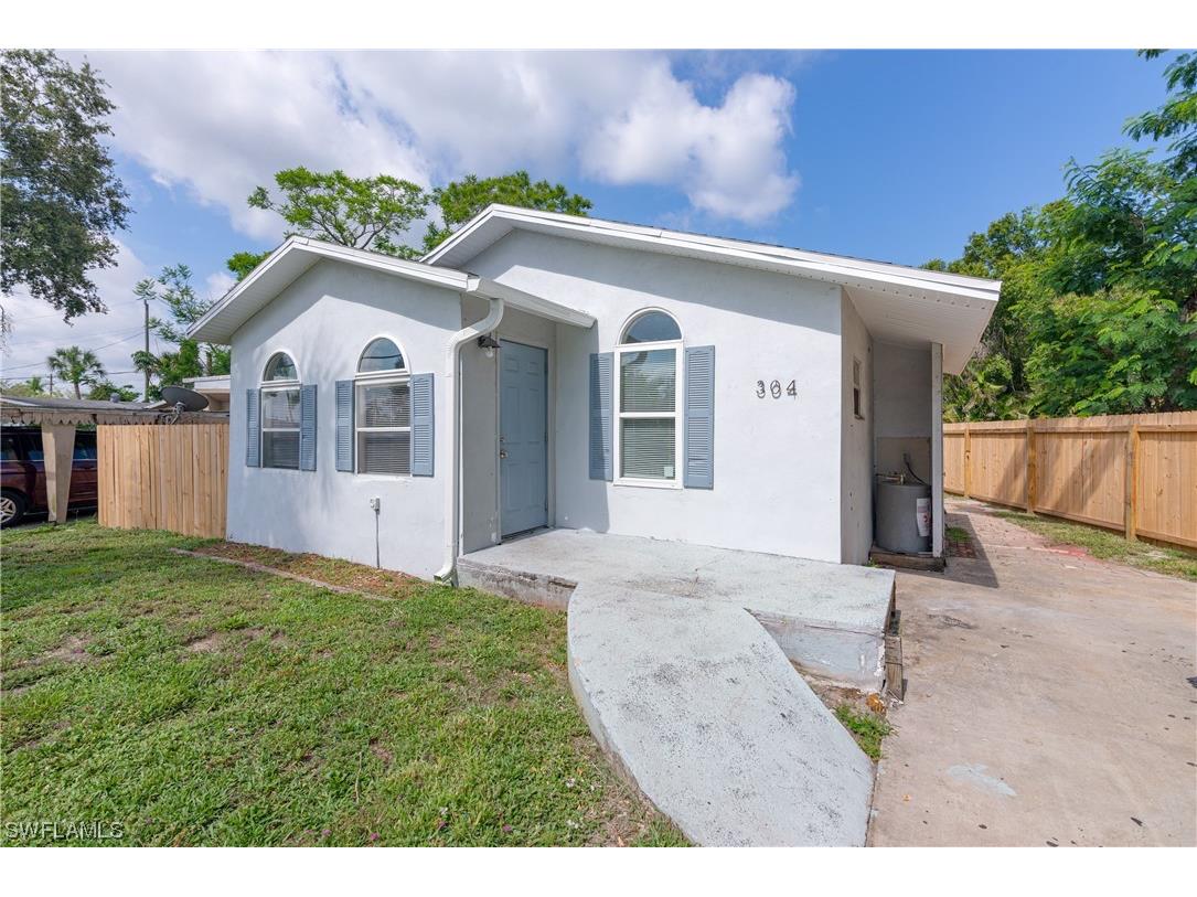 304 Kingston Drive Fort Myers FL 33905 223047115 image1