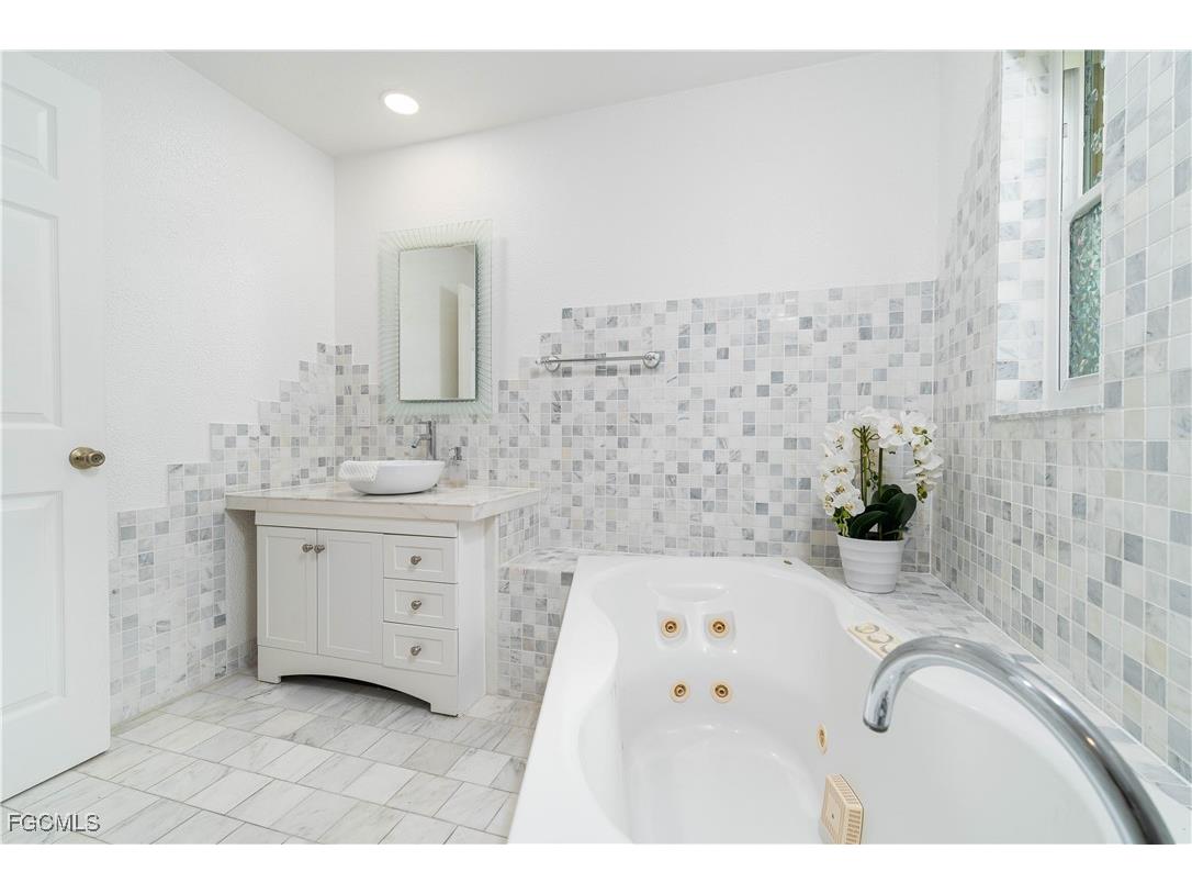 304 NW 12th Lane Cape Coral FL 33993 2025021942 image5