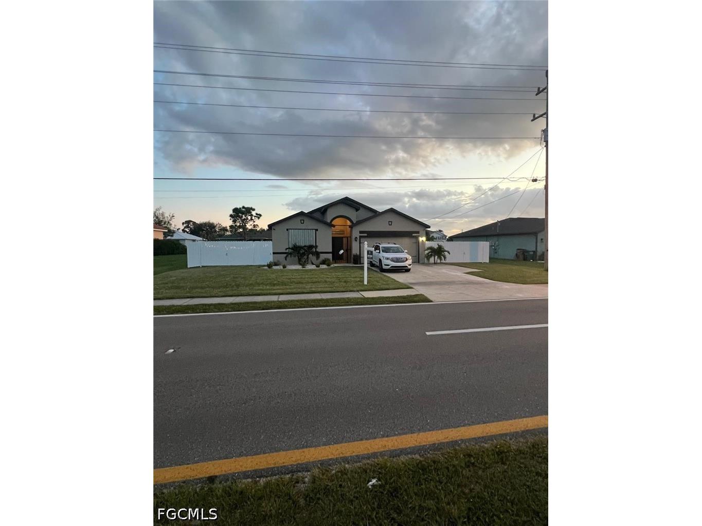 304 SW Trafalgar Parkway Cape Coral FL 33991 2026015682 image3