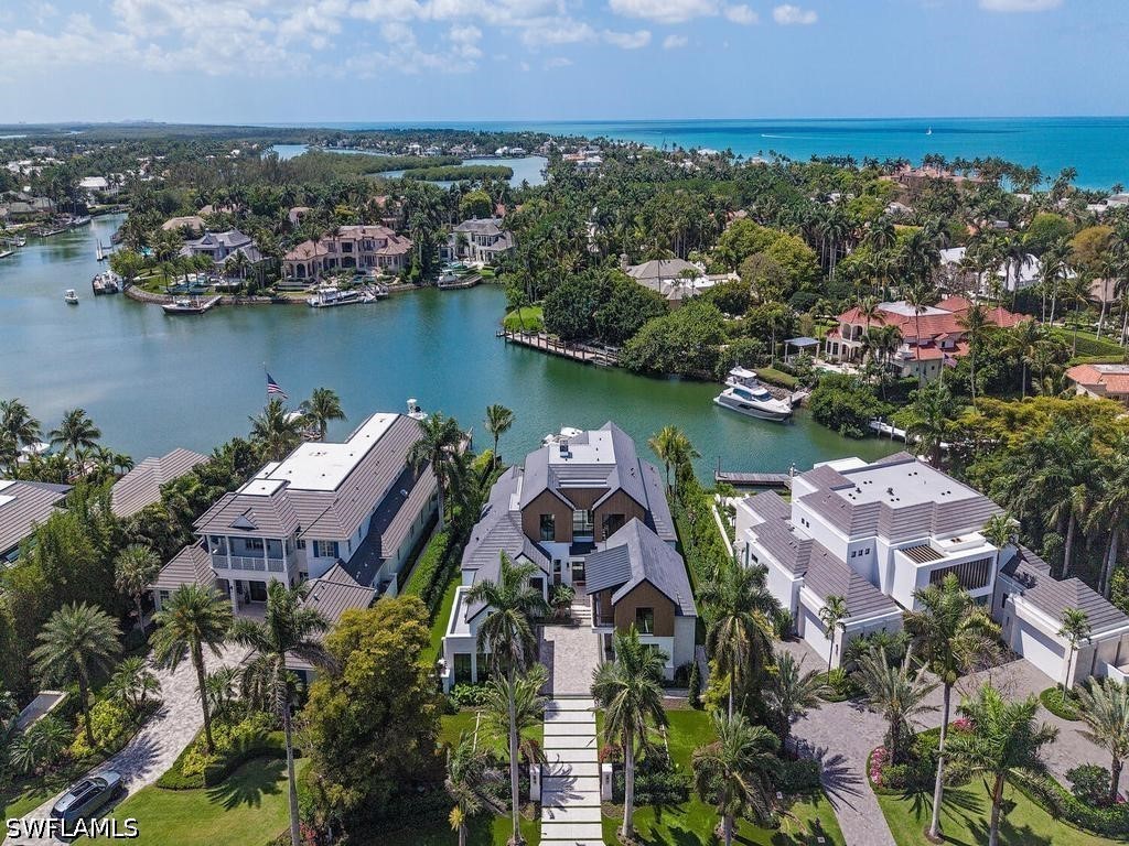 3040 Fort Charles Drive Naples FL 34102 226016469 image1