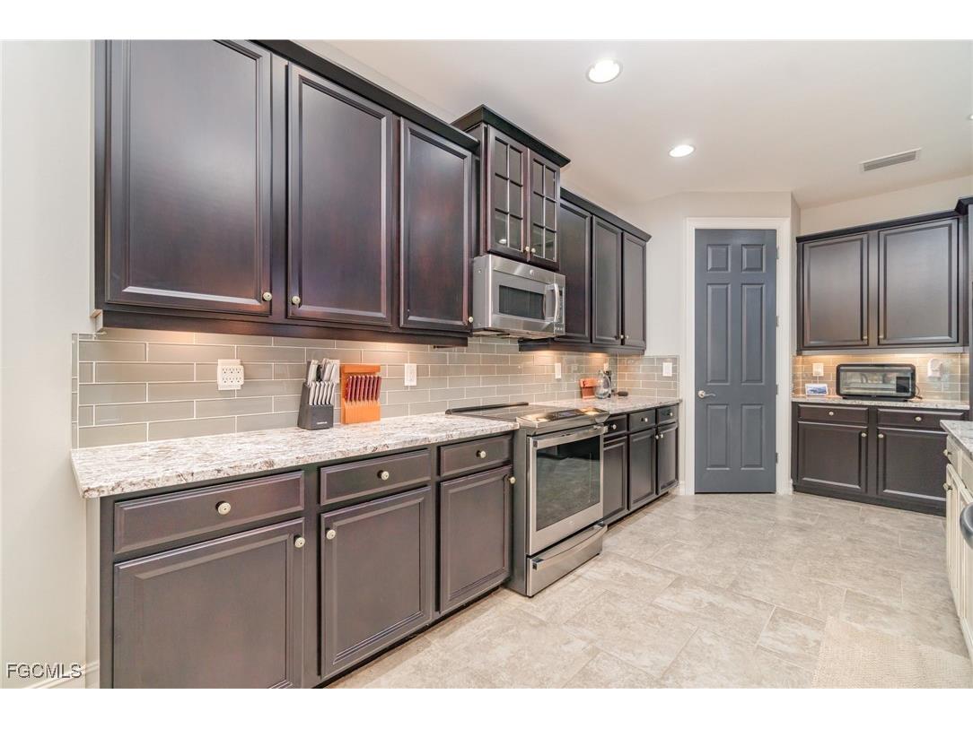 3040 Scarlet Oak Place North Fort Myers FL 33903 2025022209 image7