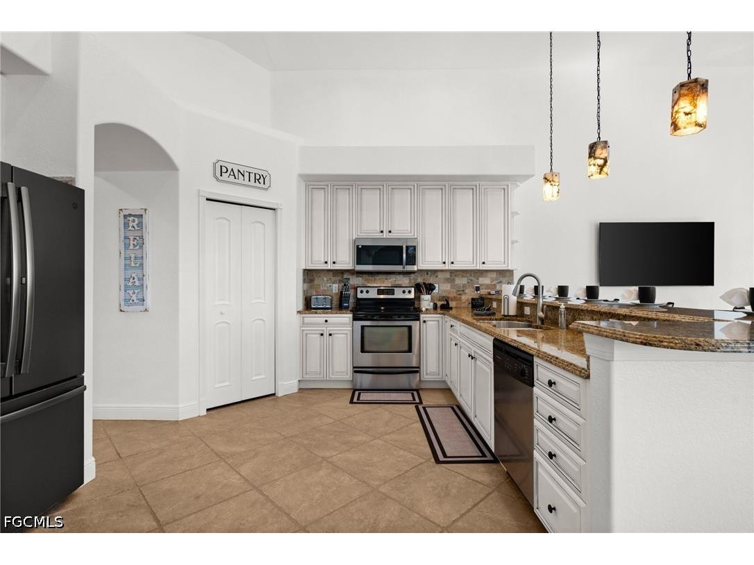 3041 SW 11th Place Cape Coral FL 33914 2026017049 image10