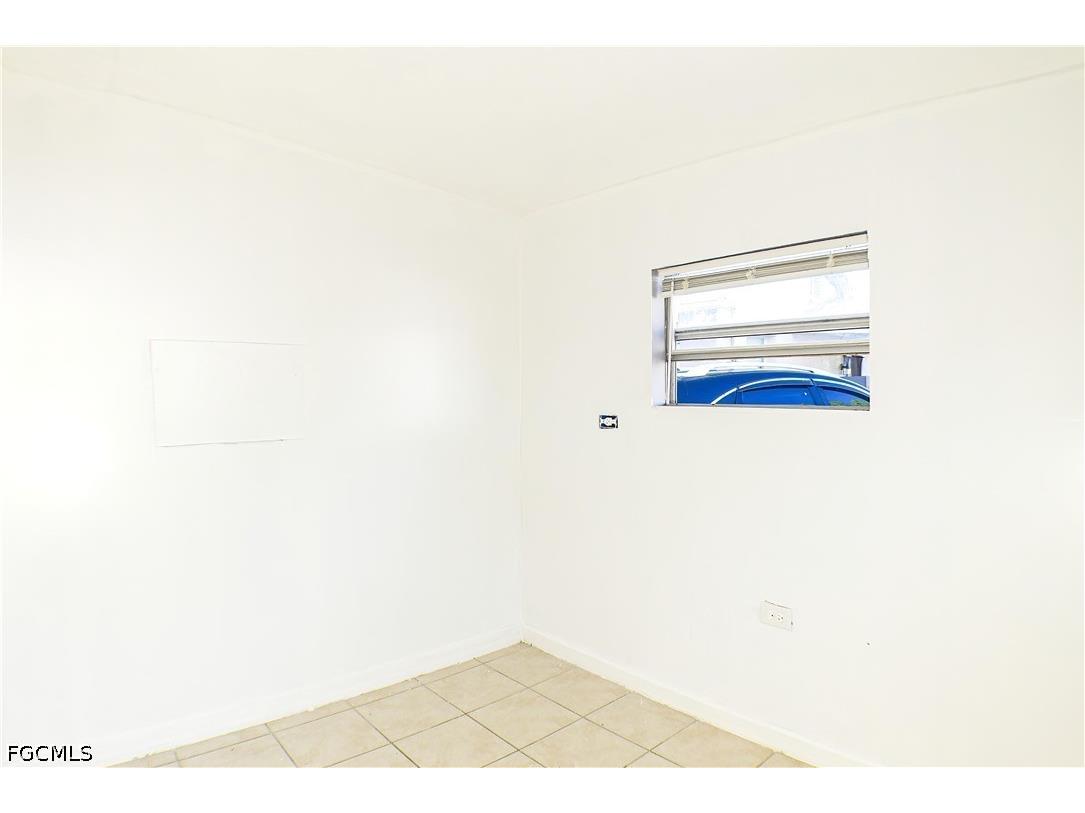 3042 Douglas Avenue Fort Myers FL 33916 2026025096 image10