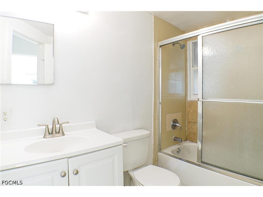 3042 Douglas Avenue Fort Myers FL 33916 2026025096 image6