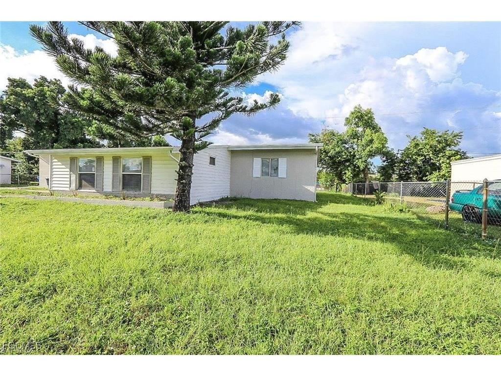 305 Bougainvillea Road W Lehigh Acres FL 33936 2026002203 image2