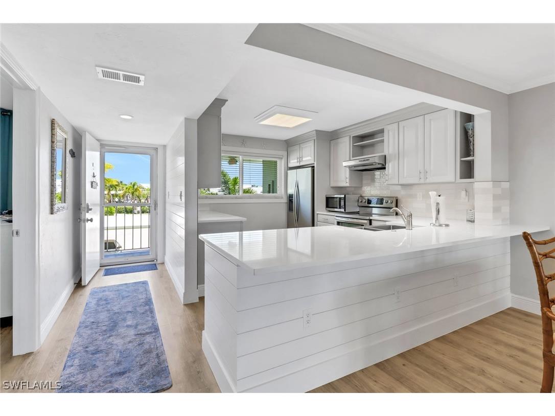 305 Goodlette Drive #C302 Naples FL 34102 224047006 image1