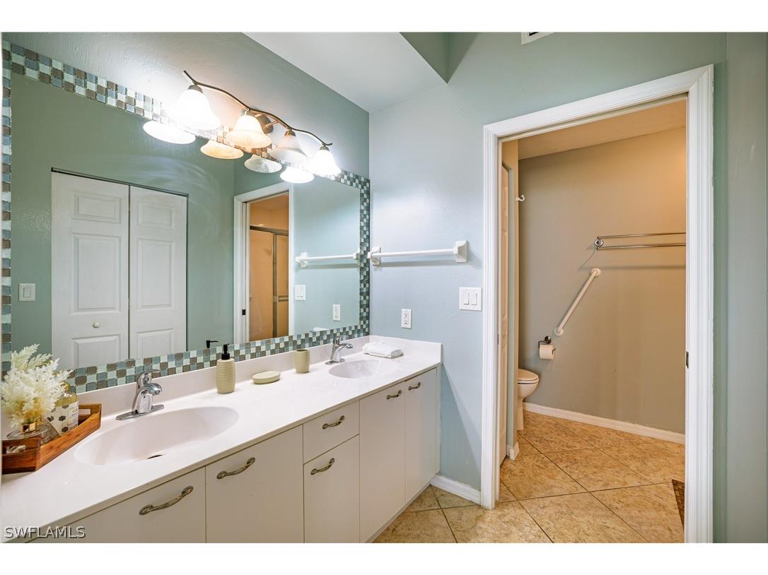 305 Robin Hood Circle #101 Naples FL 34104 226008337 image13