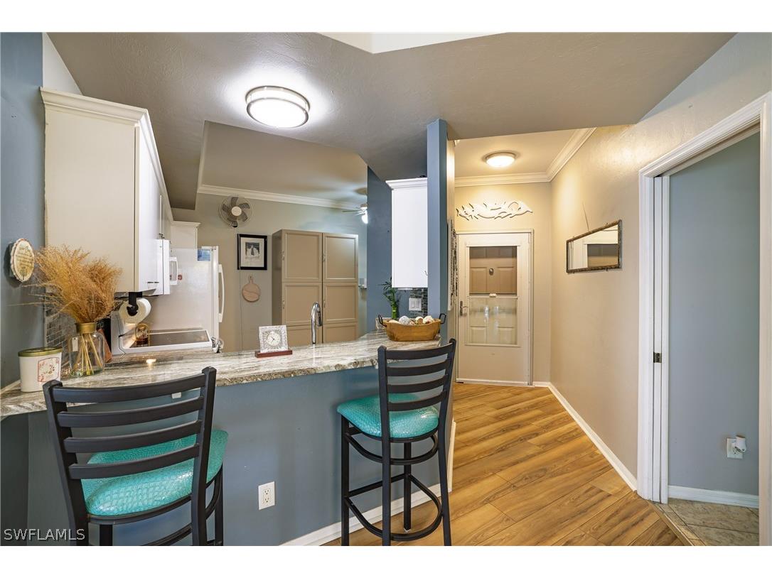 305 Robin Hood Circle #101 Naples FL 34104 226008337 image5