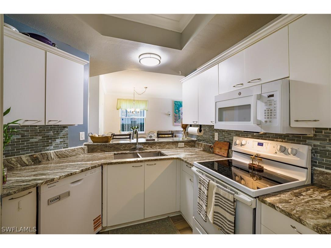 305 Robin Hood Circle #101 Naples FL 34104 226008337 image7