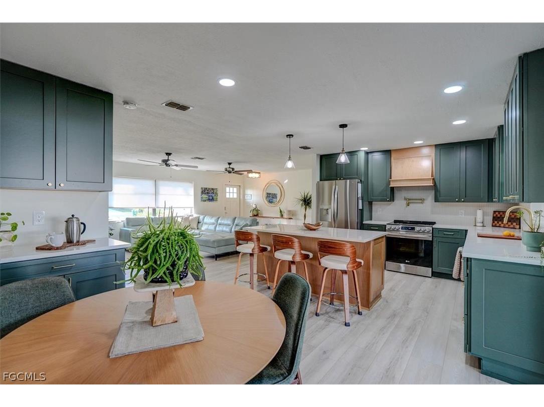 305 SE 14th Terrace Cape Coral FL 33990 2026006674 image20