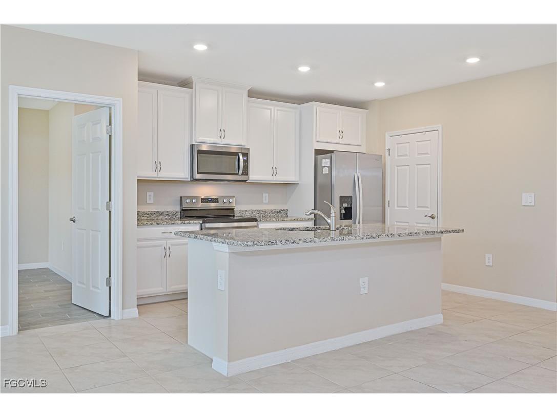 3052 Royal Gardens Avenue Fort Myers FL 33916 2025019751 image1