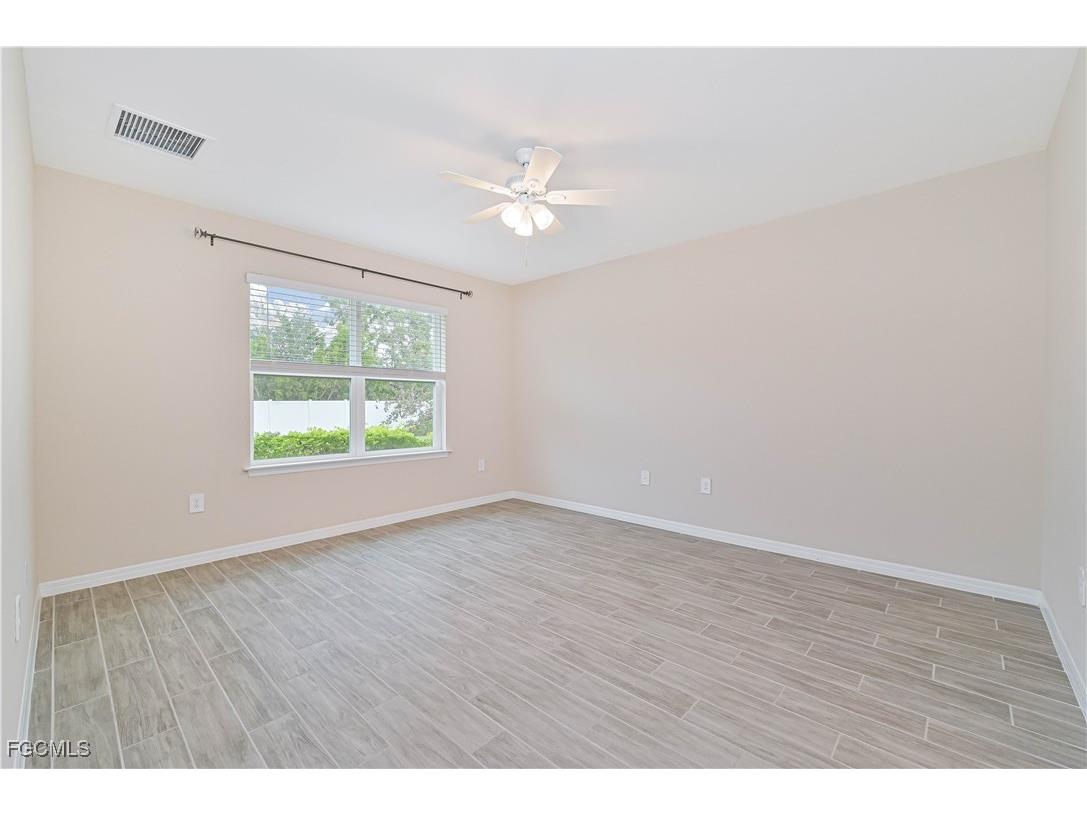 3052 Royal Gardens Avenue Fort Myers FL 33916 2025019751 image13