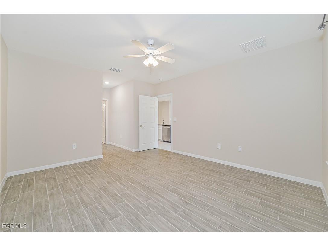 3052 Royal Gardens Avenue Fort Myers FL 33916 2025019751 image14