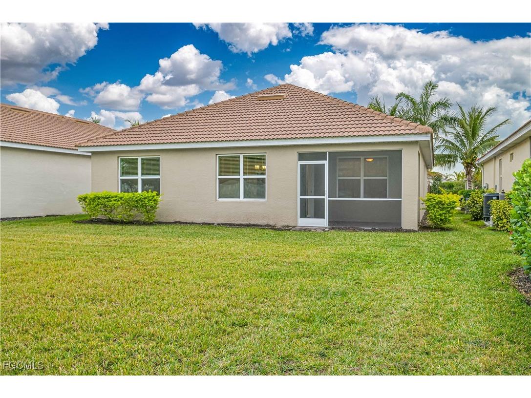 3052 Royal Gardens Avenue Fort Myers FL 33916 2025019751 image4