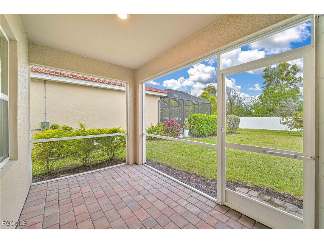 3052 Royal Gardens Avenue Fort Myers FL 33916 2025019751 image5