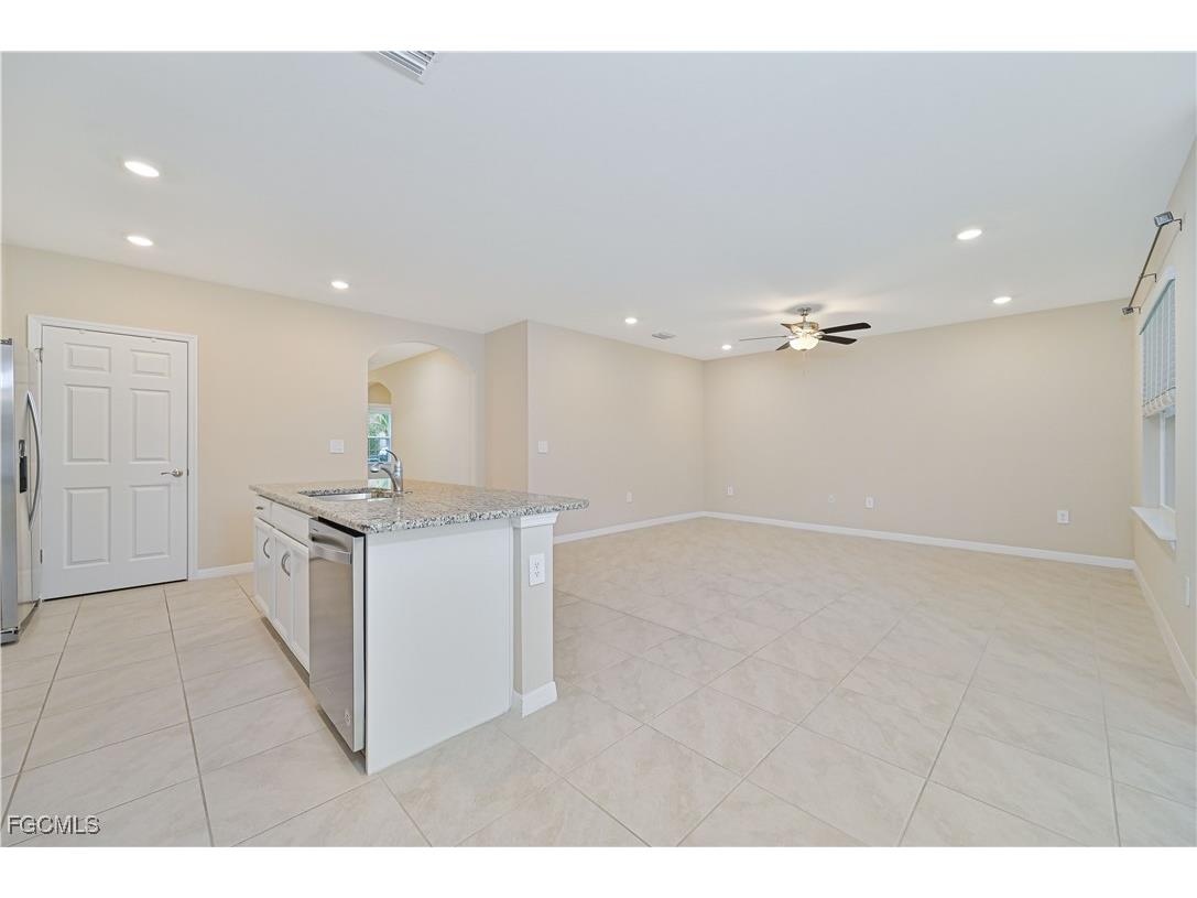 3052 Royal Gardens Avenue Fort Myers FL 33916 2025019751 image7