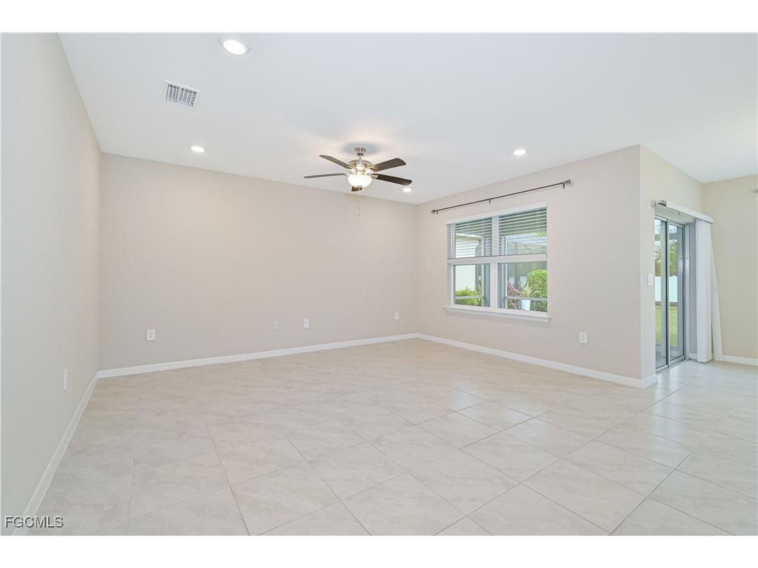 3052 Royal Gardens Avenue Fort Myers FL 33916 2025019751 image8