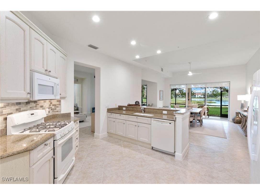 3053 Aviamar Circle #8-102 Naples FL 34114 226001927 image11