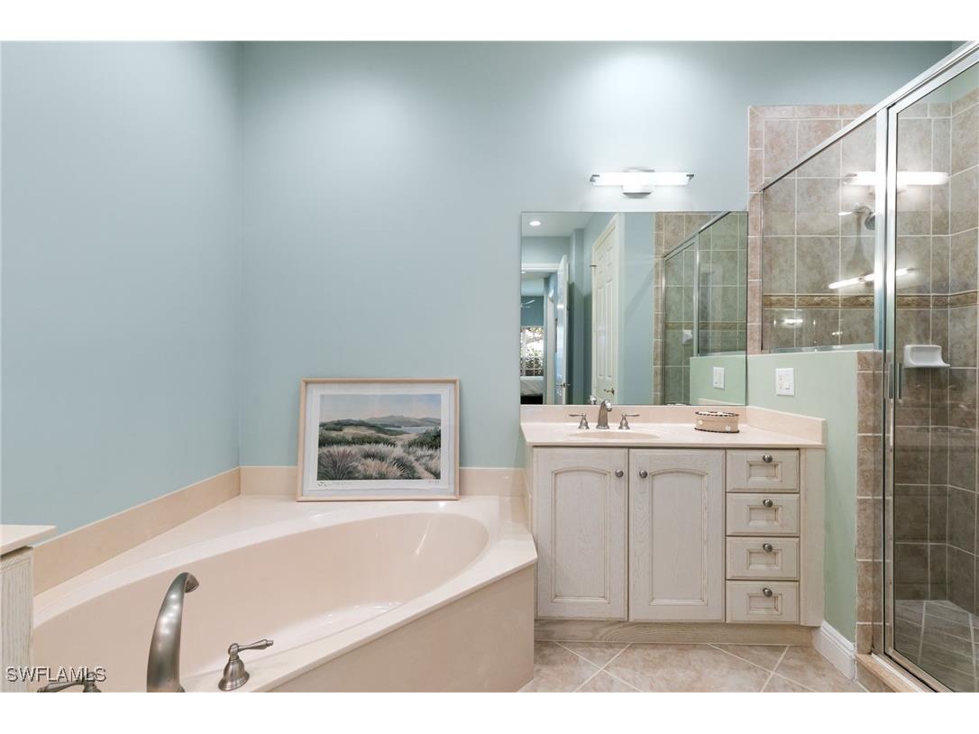 3053 Aviamar Circle #8-102 Naples FL 34114 226001927 image16