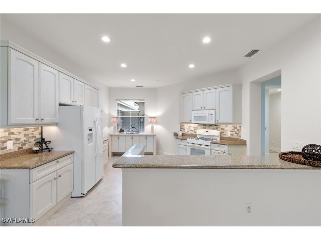 3053 Aviamar Circle #8-102 Naples FL 34114 226001927 image9