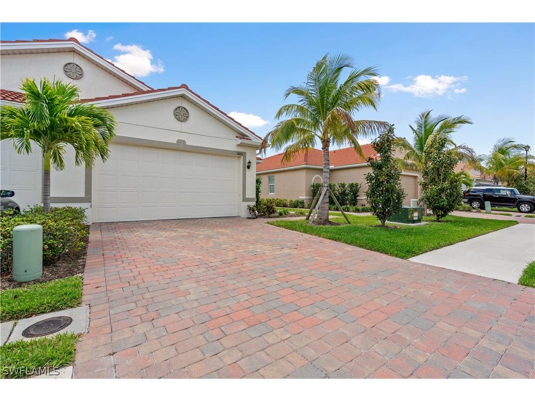3053 Royal Gardens Avenue Fort Myers FL 33916 224032992 image1