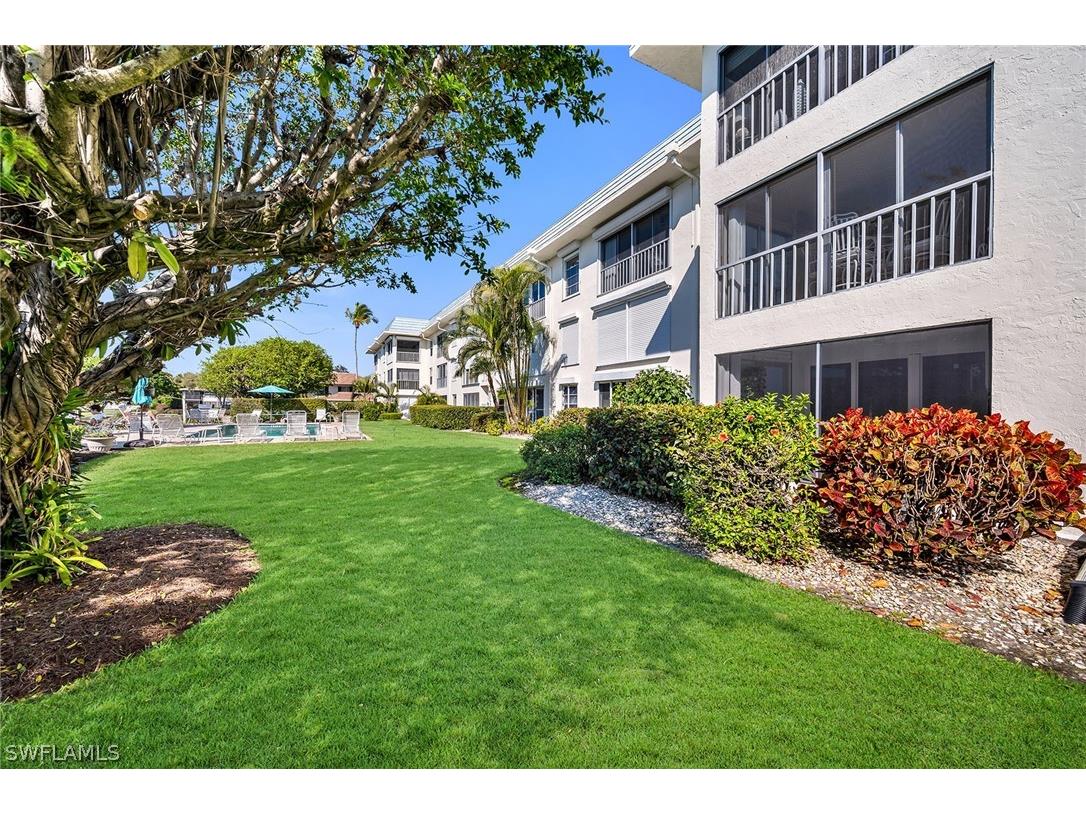 3055 Riviera Drive #102 Naples FL 34103 226008615 image1