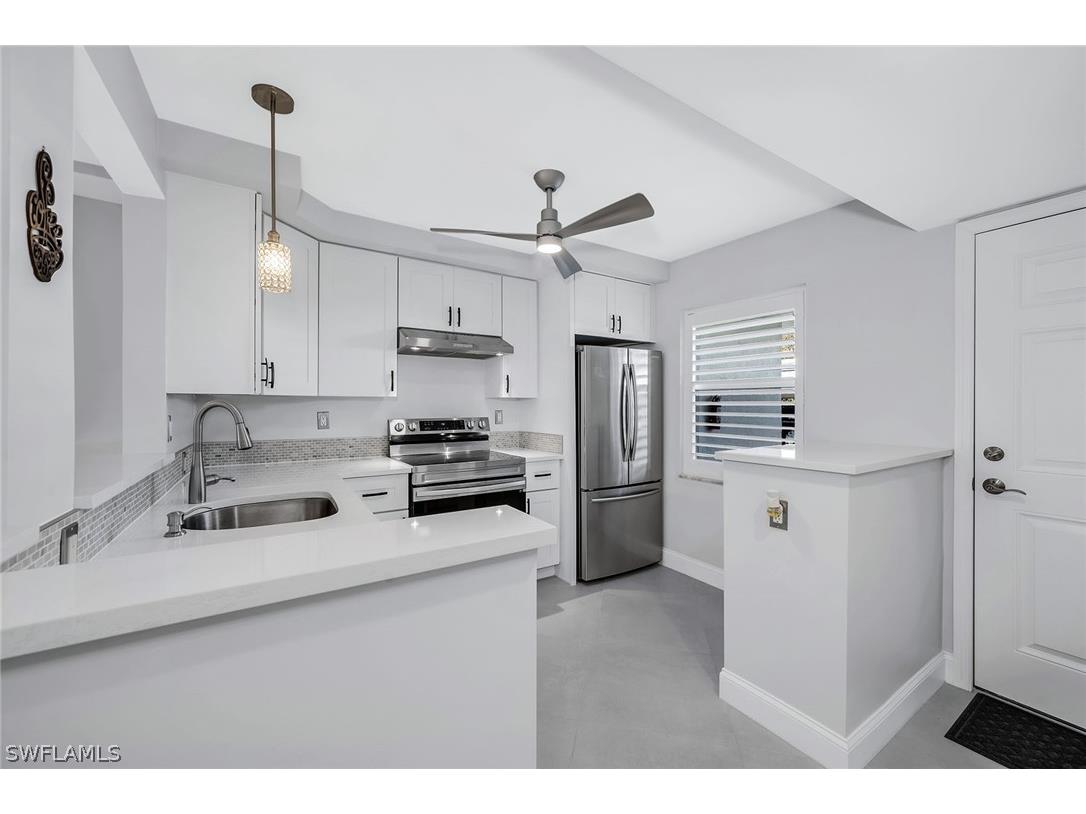 3055 Riviera Drive #102 Naples FL 34103 226008615 image10