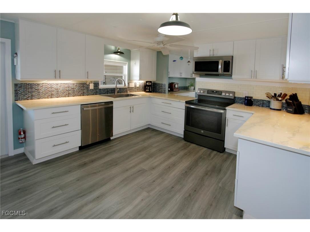 3059 Bounty Lane Saint James City FL 33956 2025015215 image5