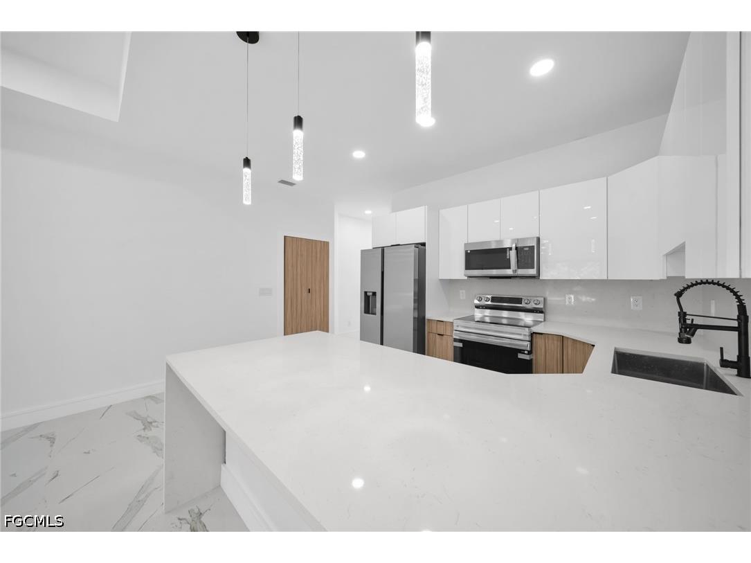 306 / 308 Bell Boulevard S Lehigh Acres FL 33974 2026022449 image8