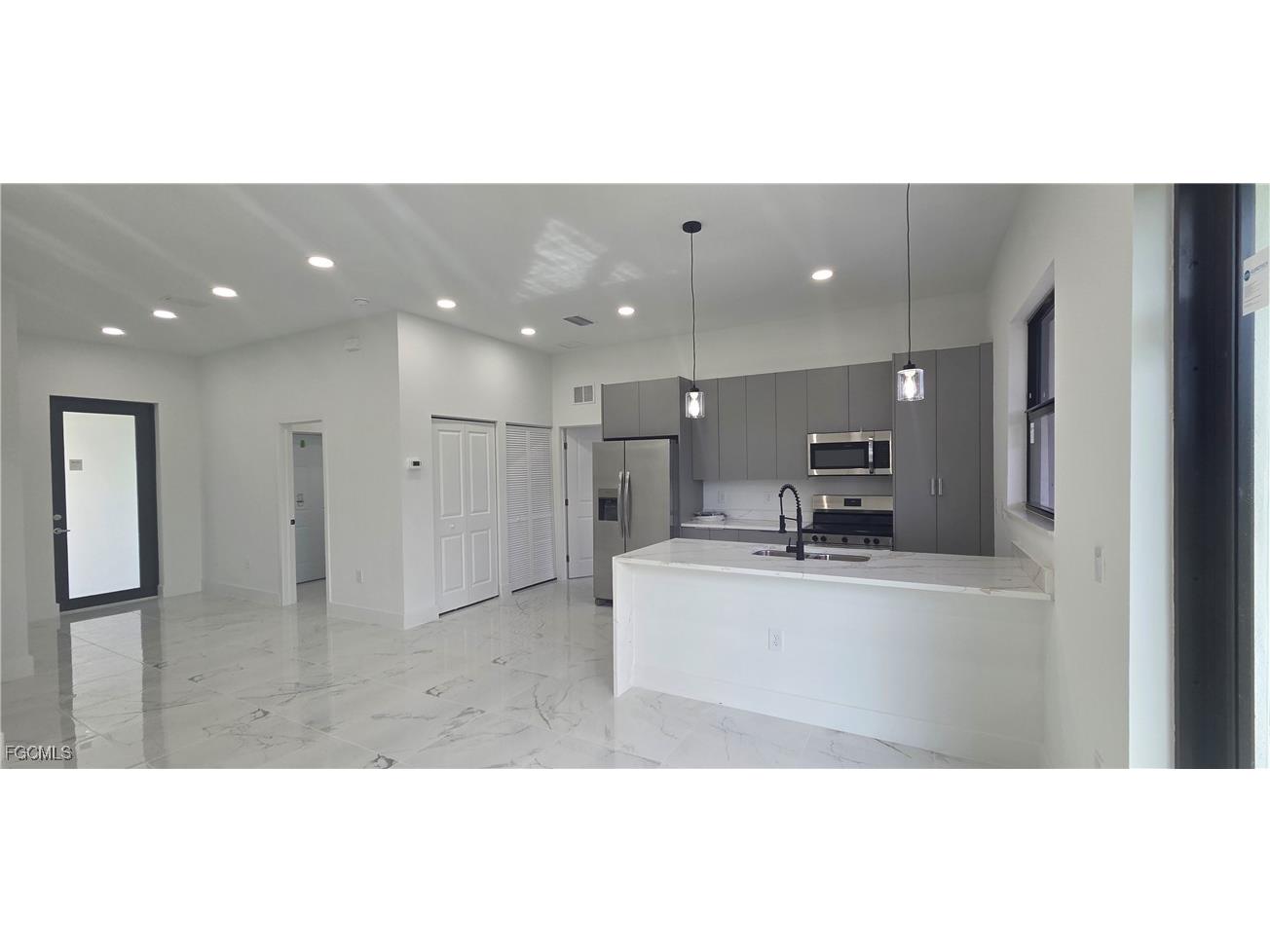 306 NE 10th Terrace Cape Coral FL 33909 2025016855 image3