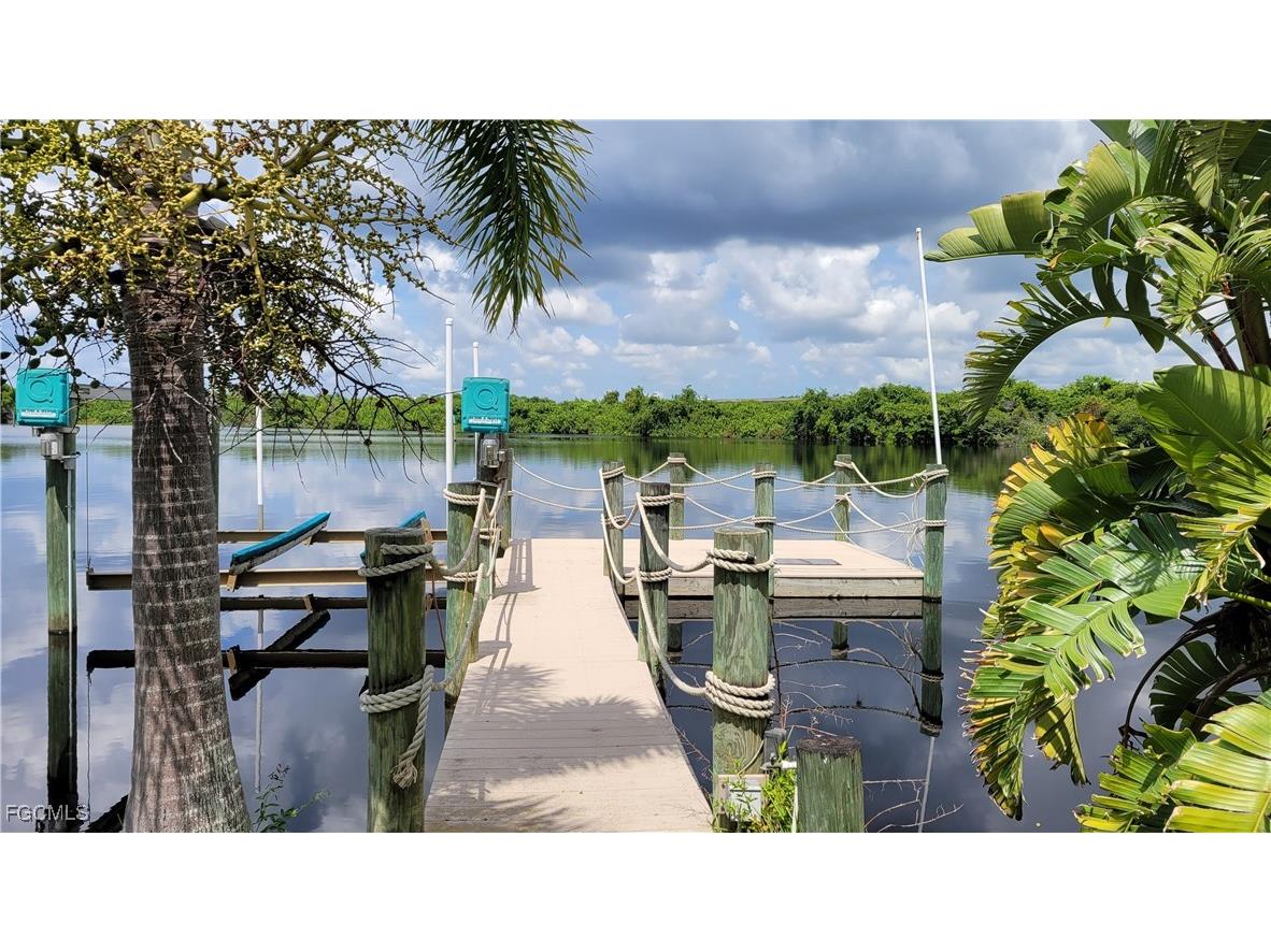 306 Shoreland Drive Fort Myers FL 33905 2025002966 image3