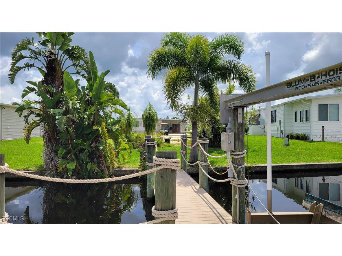 306 Shoreland Drive Fort Myers FL 33905 2025002966 image4