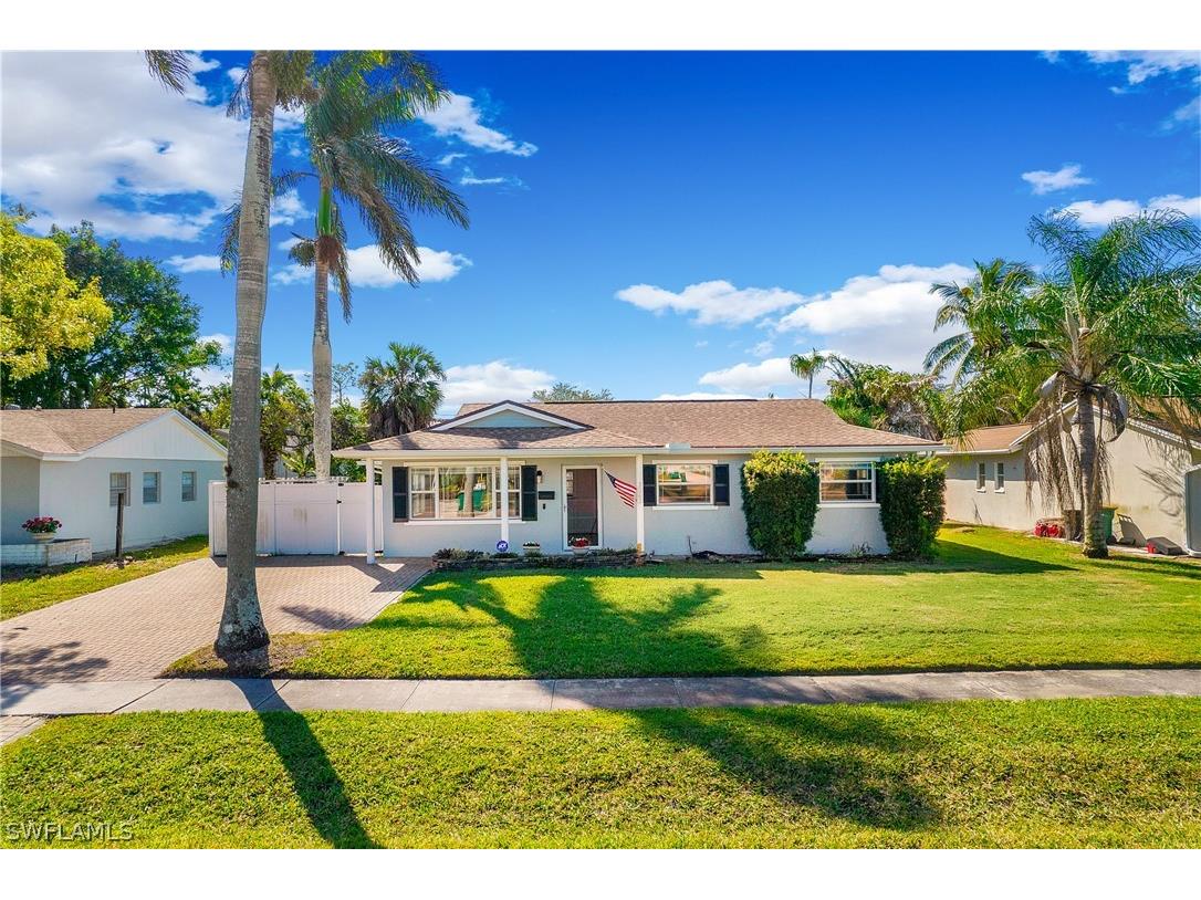 3062 Ponce De Leon Drive Naples FL 34105 223010853 image1