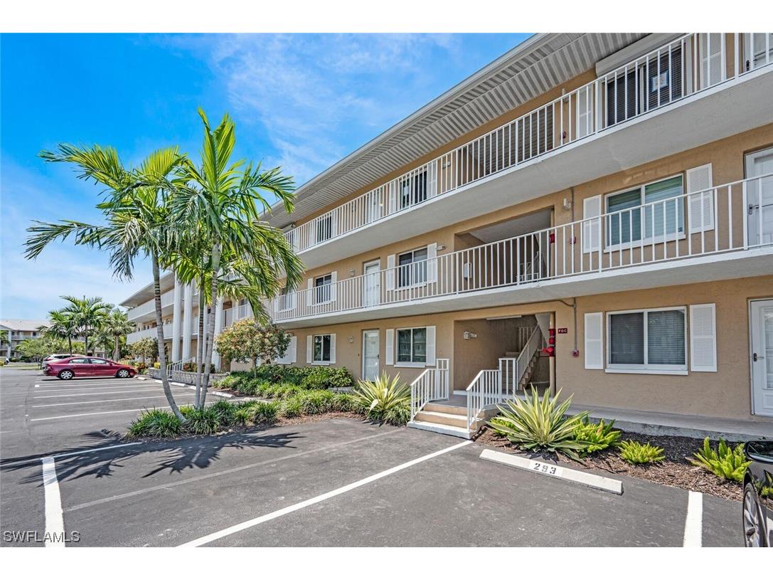  Naples FL 34102 223018820 image1