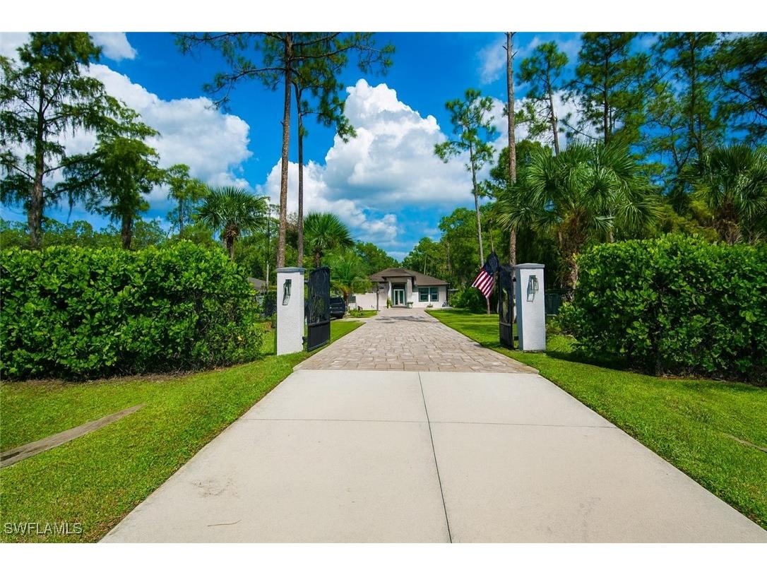 3068 2nd Street NW Naples FL 34120 225081881 image1