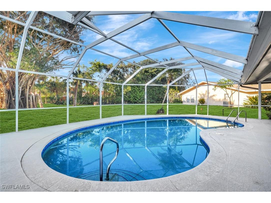 307 Country Club Drive Naples FL 34110 225083556 image1