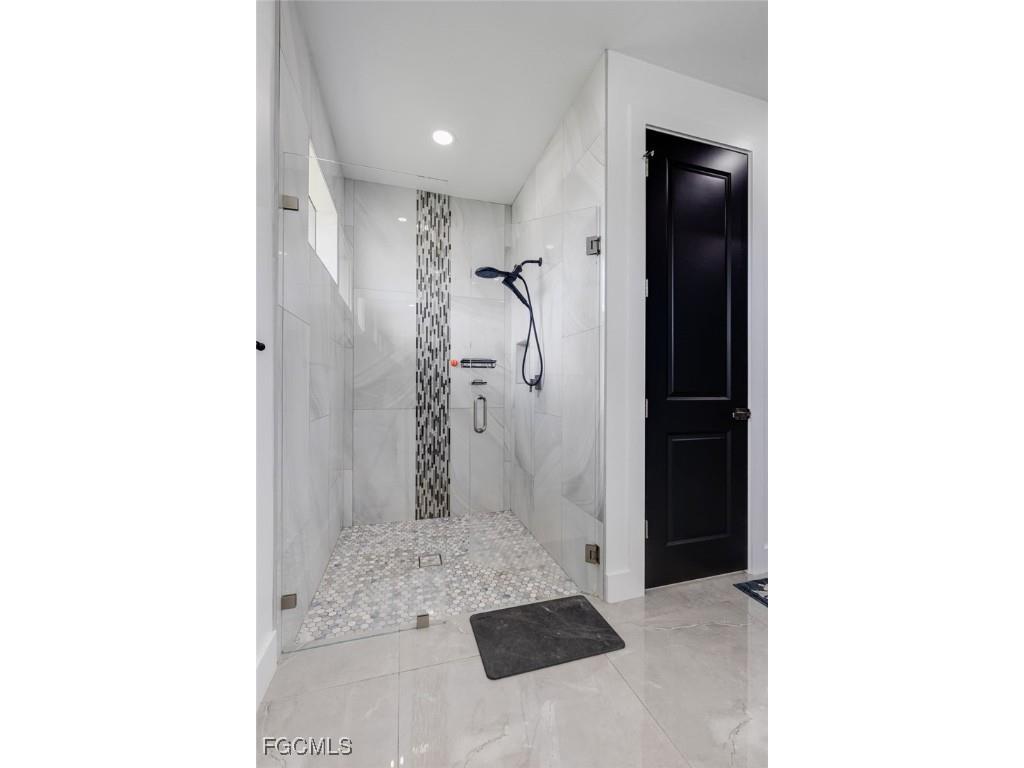 307 NE 6th Terrace Cape Coral FL 33909 2025010922 image17