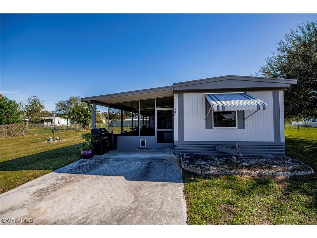 307 Oakmont Avenue NW Moore Haven FL 33471 223090242 image1